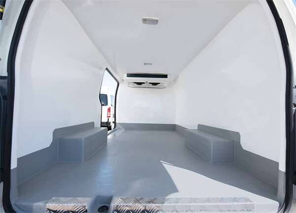 CFRT複合闆(pan)蒙皮冷藏(cáng)車具有良(liang)好冷藏密(mi)封效果